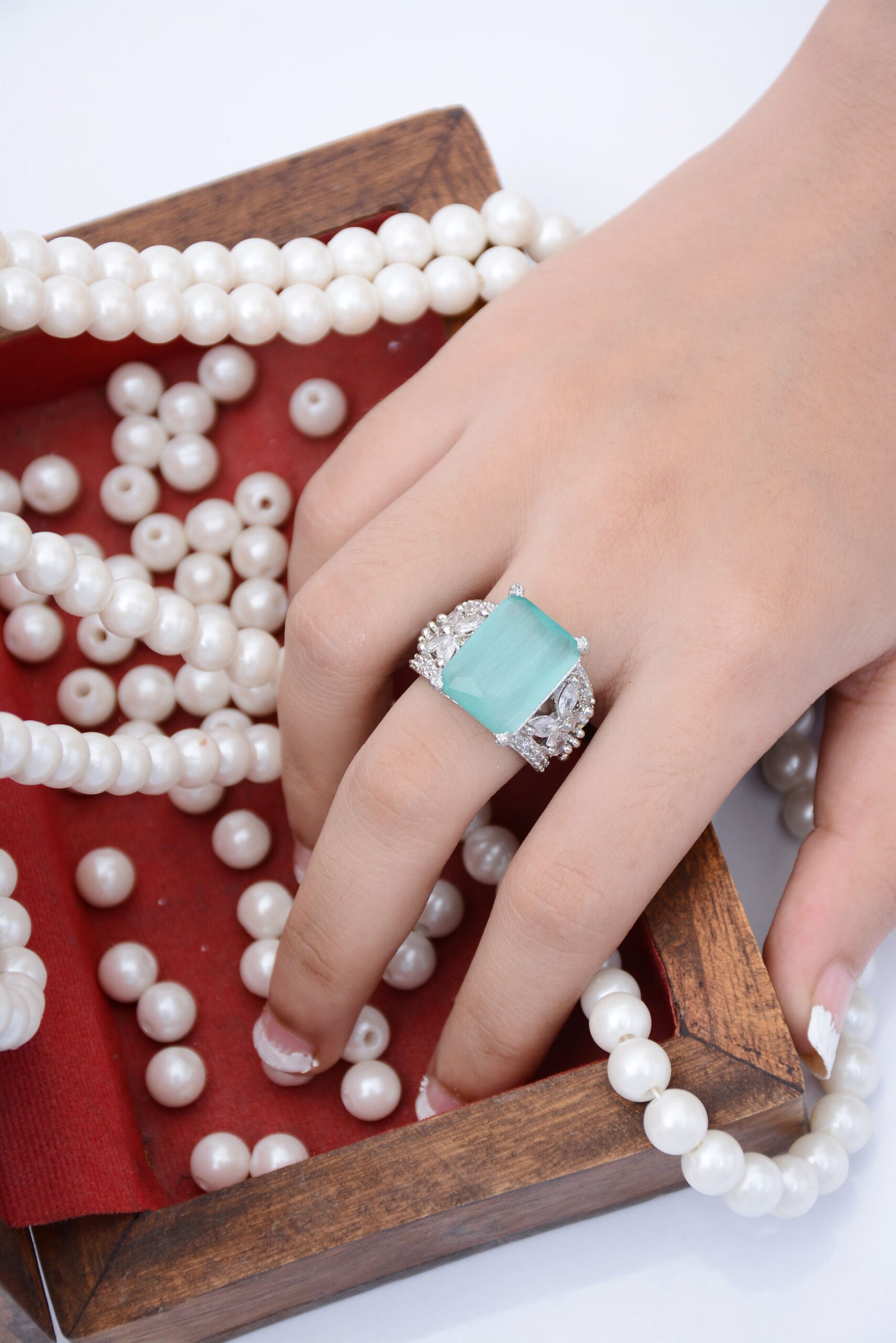 4 Different zircon Silver Rings Znr 1006 - Image 2