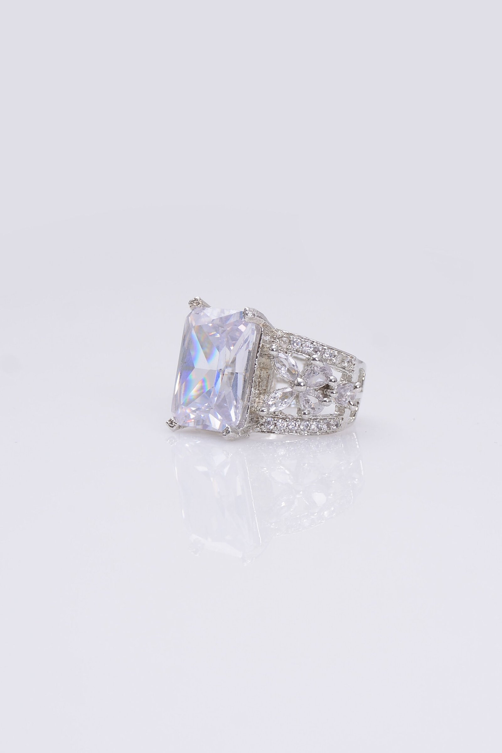 4 Different zircon Silver Rings Znr 1006 - Image 16