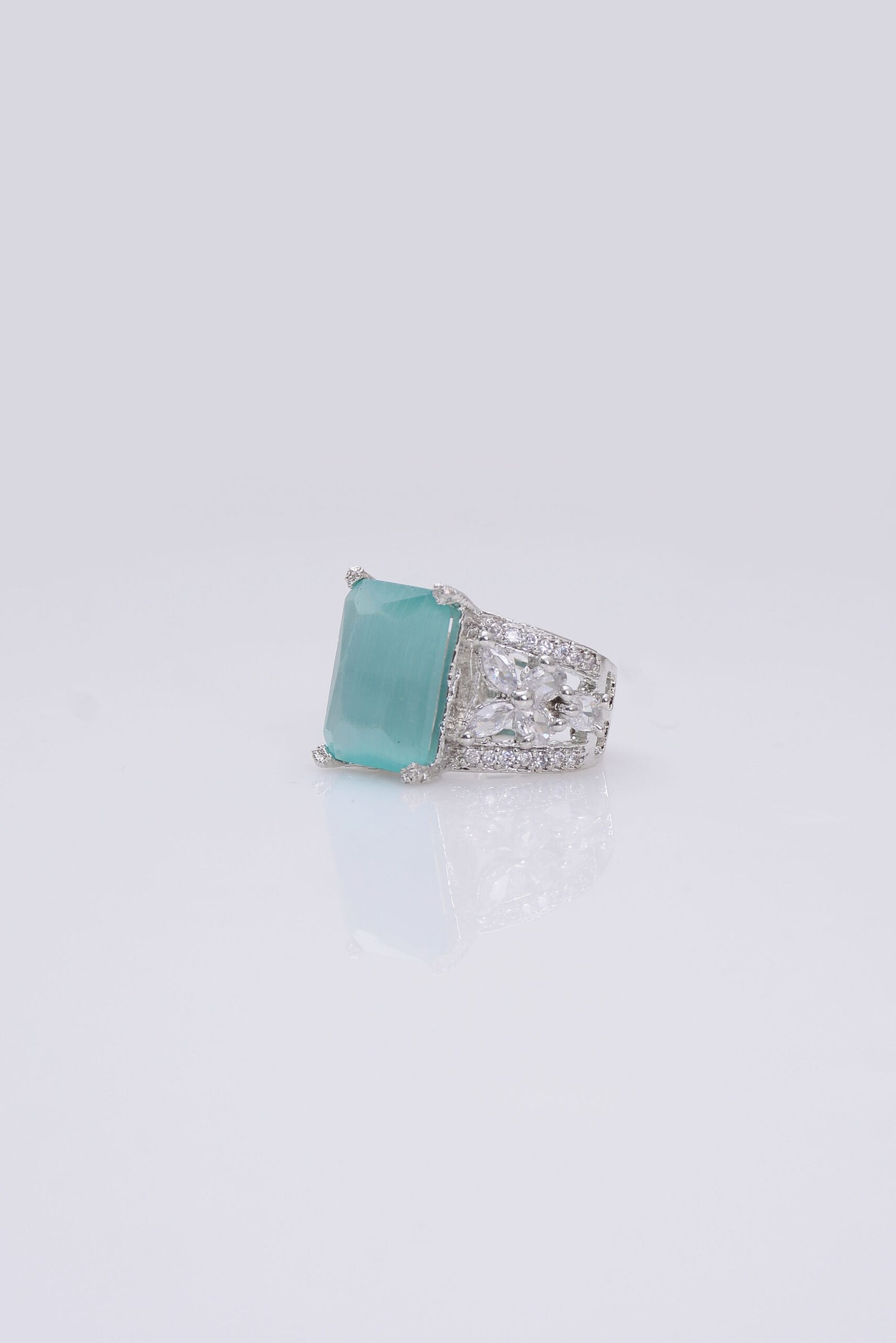 4 Different zircon Silver Rings Znr 1006 - Image 13