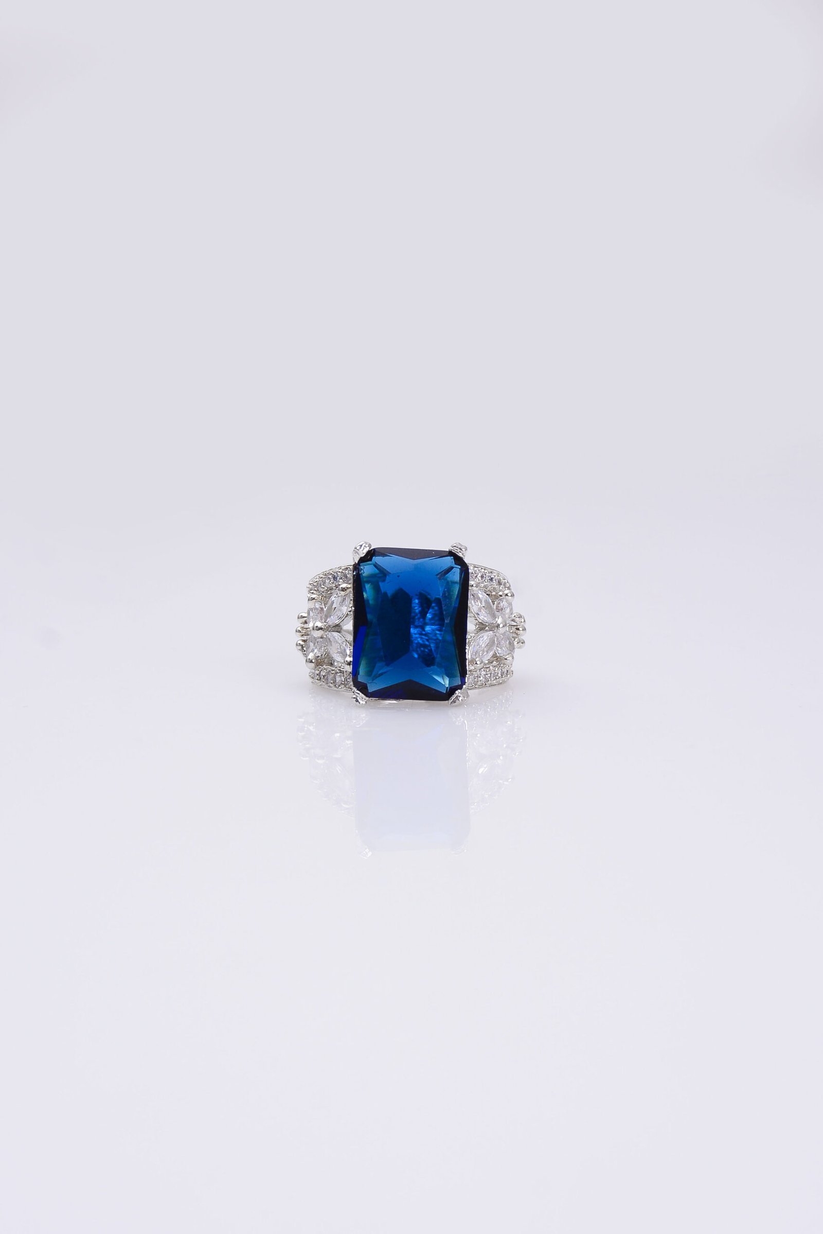 4 Different zircon Silver Rings Znr 1006 - Image 10