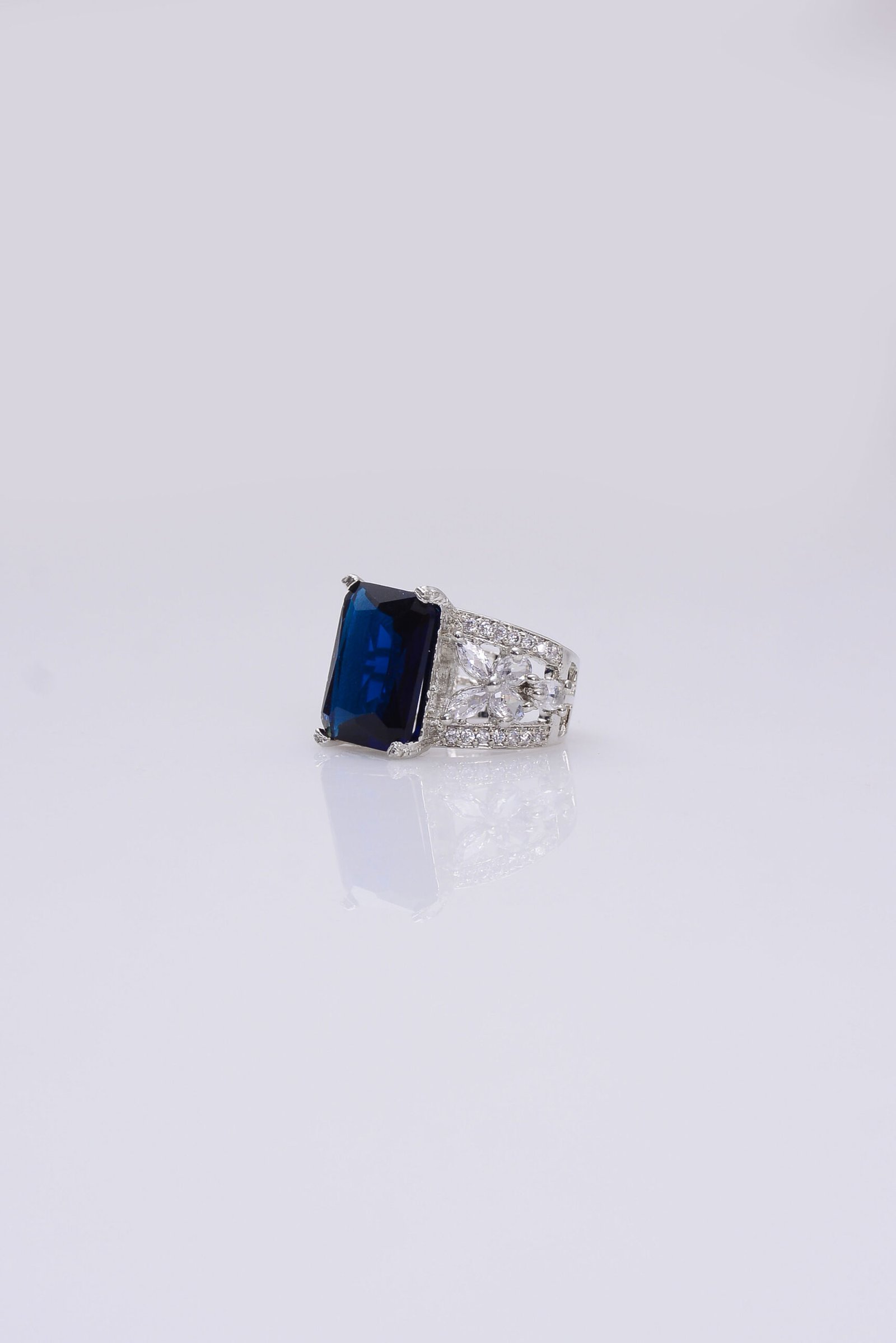 4 Different zircon Silver Rings Znr 1006 - Image 11