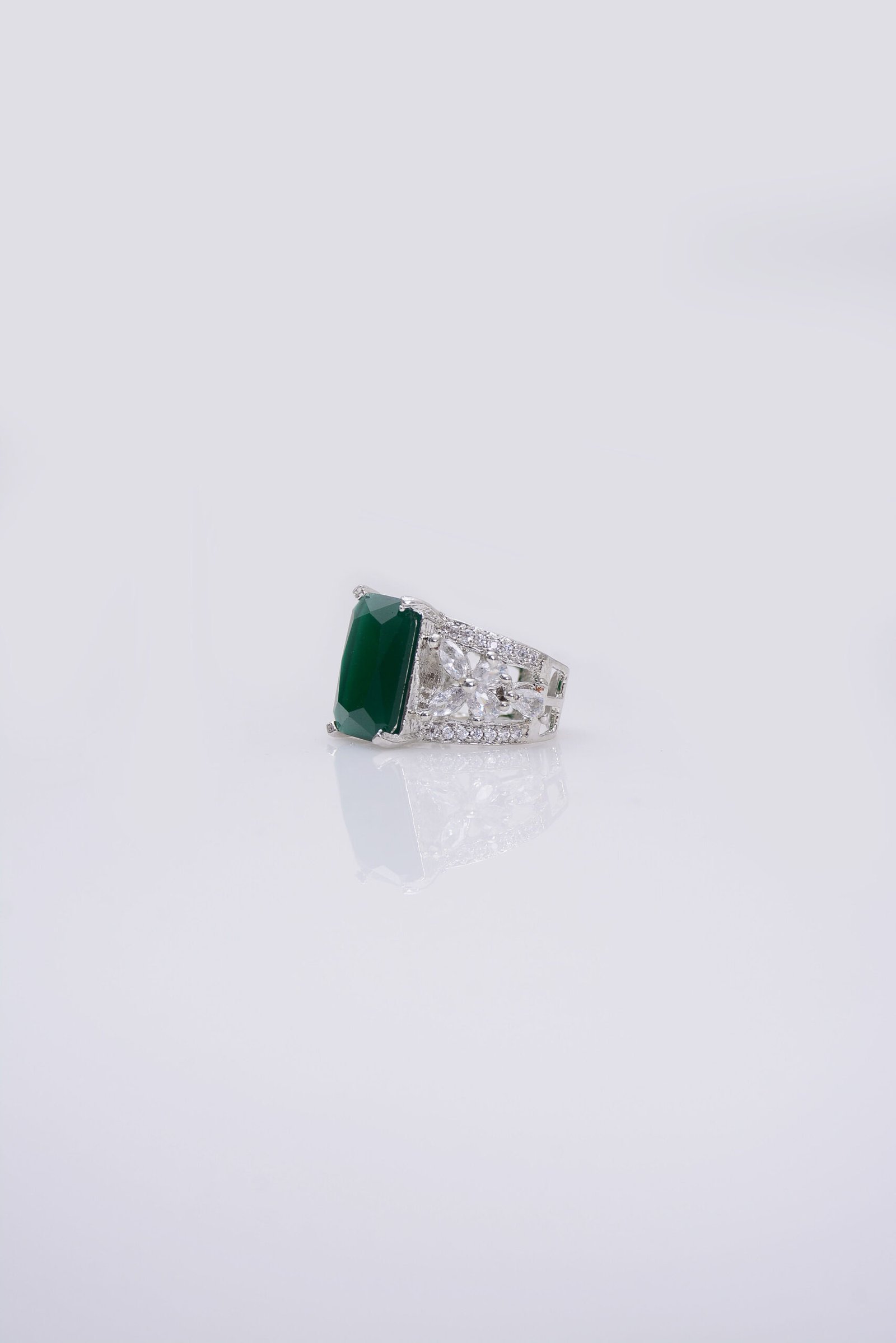 4 Different zircon Silver Rings Znr 1006 - Image 18