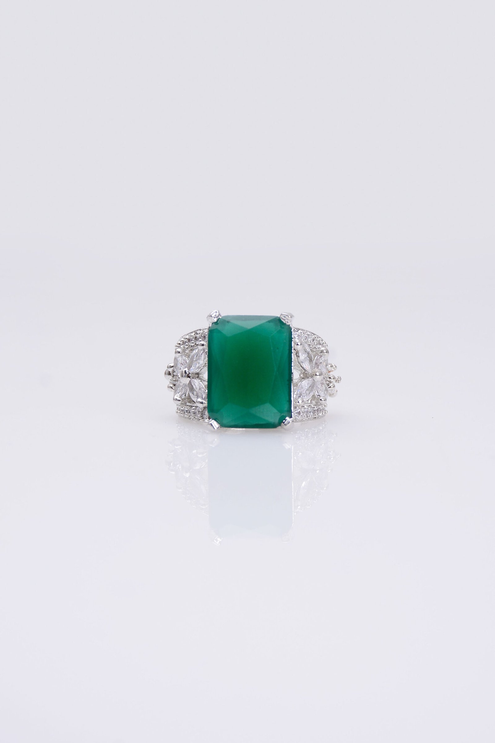 4 Different zircon Silver Rings Znr 1006 - Image 7