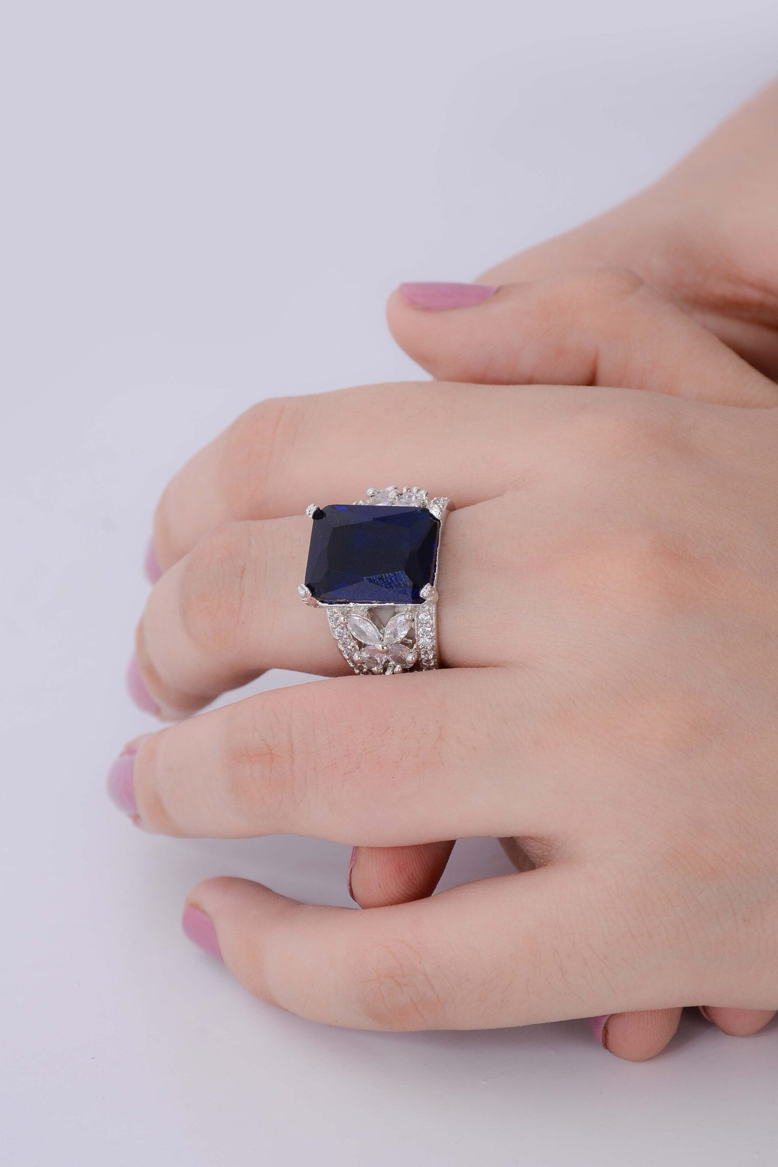 4 Different zircon Silver Rings Znr 1006 - Image 5